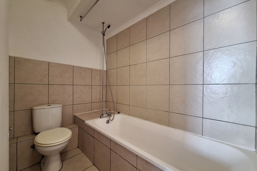 To Let 1 Bedroom Property for Rent in Woodstock Western Cape